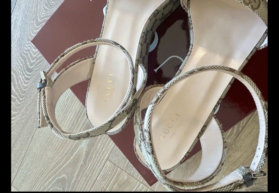 Gucci Chaussures femmes: Gucci canvas Sandale Gr.38 – Neuf avec emballage d'origine à Pfäffikon SZ par EMMA0111 7