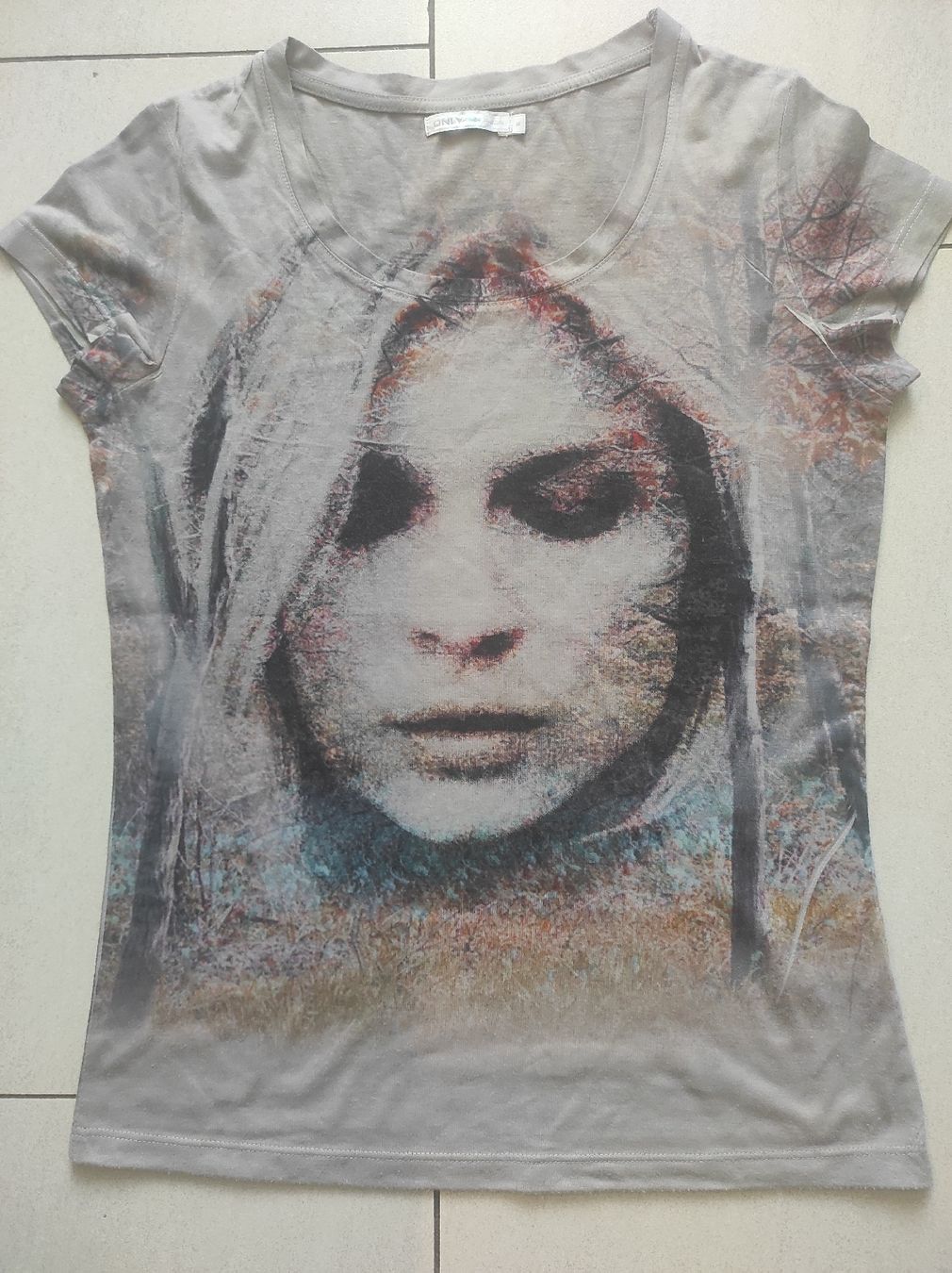 Only T-shirt: T-shirt von Only, gr M – Nuovo (secondo la descrizione) da Rupperswil venduto da Tynna