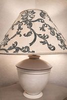 Elegante Tischlampe mit Stoffschirm  klassisch & zeitlos