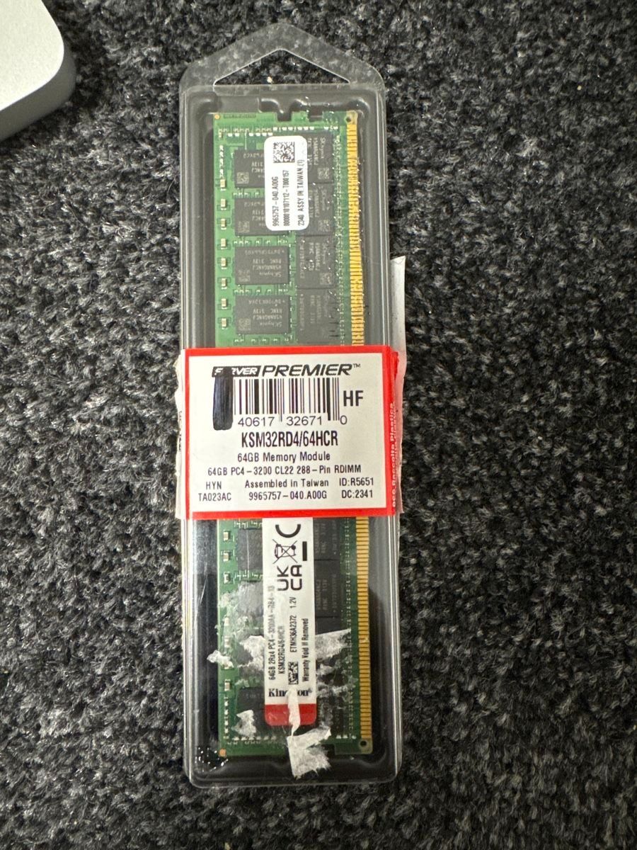 Kingston Memoria / RAM: 1 x Kingston Server Premier DDR4 3200MHz ECC RDIMM 64GB – Usato da Luzern venduto da rztdr