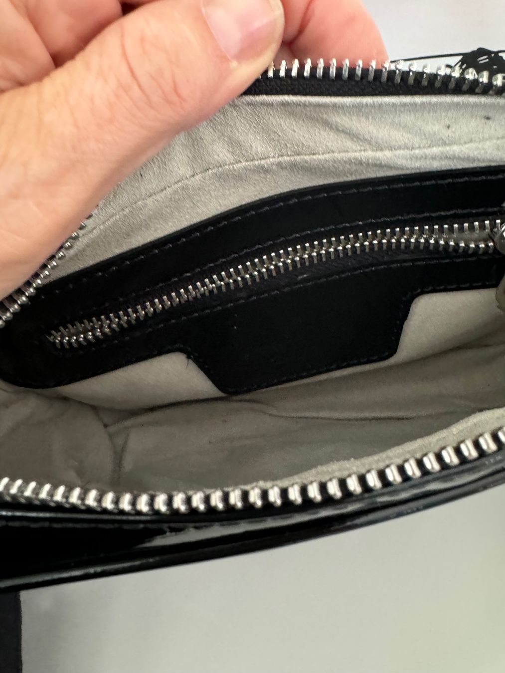 Navyboot Borse: NAVYBOOT Camera Bag Lackleder schwarz Crossbody NEU – Nuovo e nell'imballaggio originale da Zuerich venduto da Moochie 5