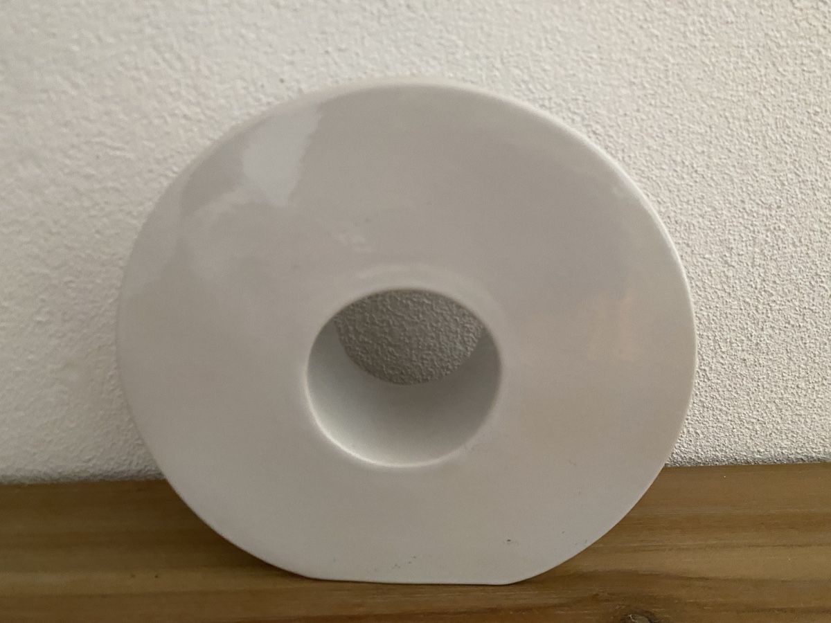 Pfister Vasi & Recipienti: White Ceramic Donut Vase - Modern Minimalist Decor! – Usato da Urtenen- Schönbühl venduto da windowshopper