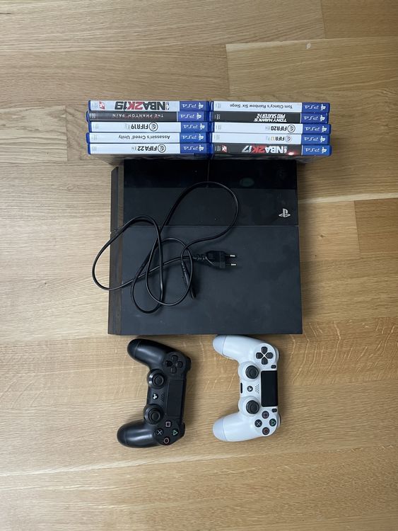 PS4 Slim 1 To + 2 manettes + 2 jeux – Jardins de Carthage – 600 DT