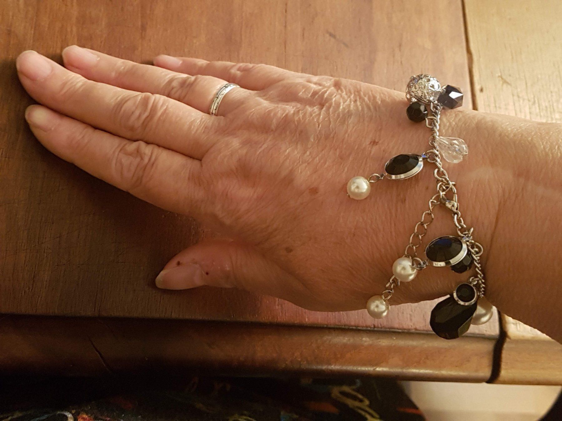 Bracciali & Braccialetti: Armband schwarz silberf. perlenartig – Usato da Ettingen venduto da Maranathatalitha 8