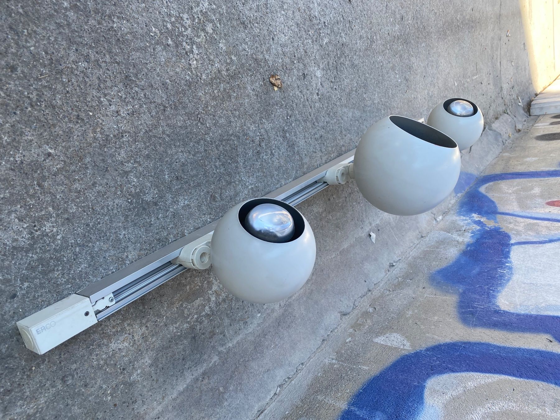 Kronleuchter & Deckenlampen: Erco-Kugelspots mit Adapter in Stromschiene – Gebraucht aus Zürich von schlingel04 2