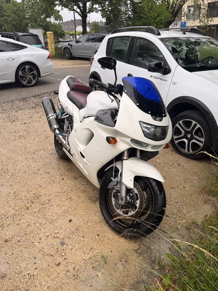 Kawasaki Strada: Kawasaki Nijna 900ccm – Usato da Schönenwerd venduto da kar_ts8q