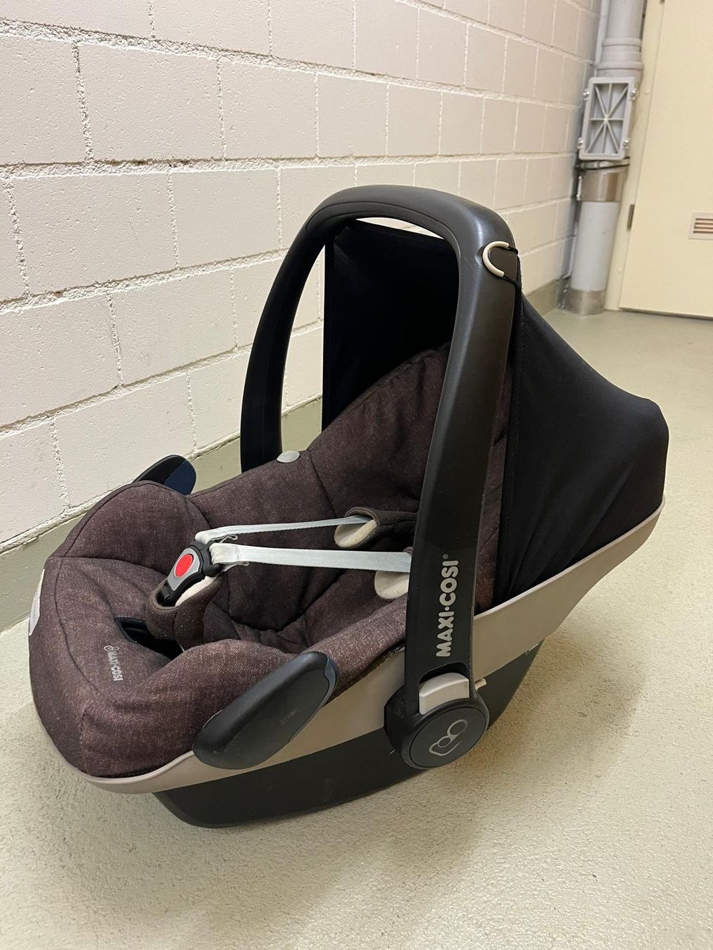 Maxi-Cosi Seggiolini per auto: Maxi Cosi mit Isofix Station – Usato da Willisau venduto da Geissbock12