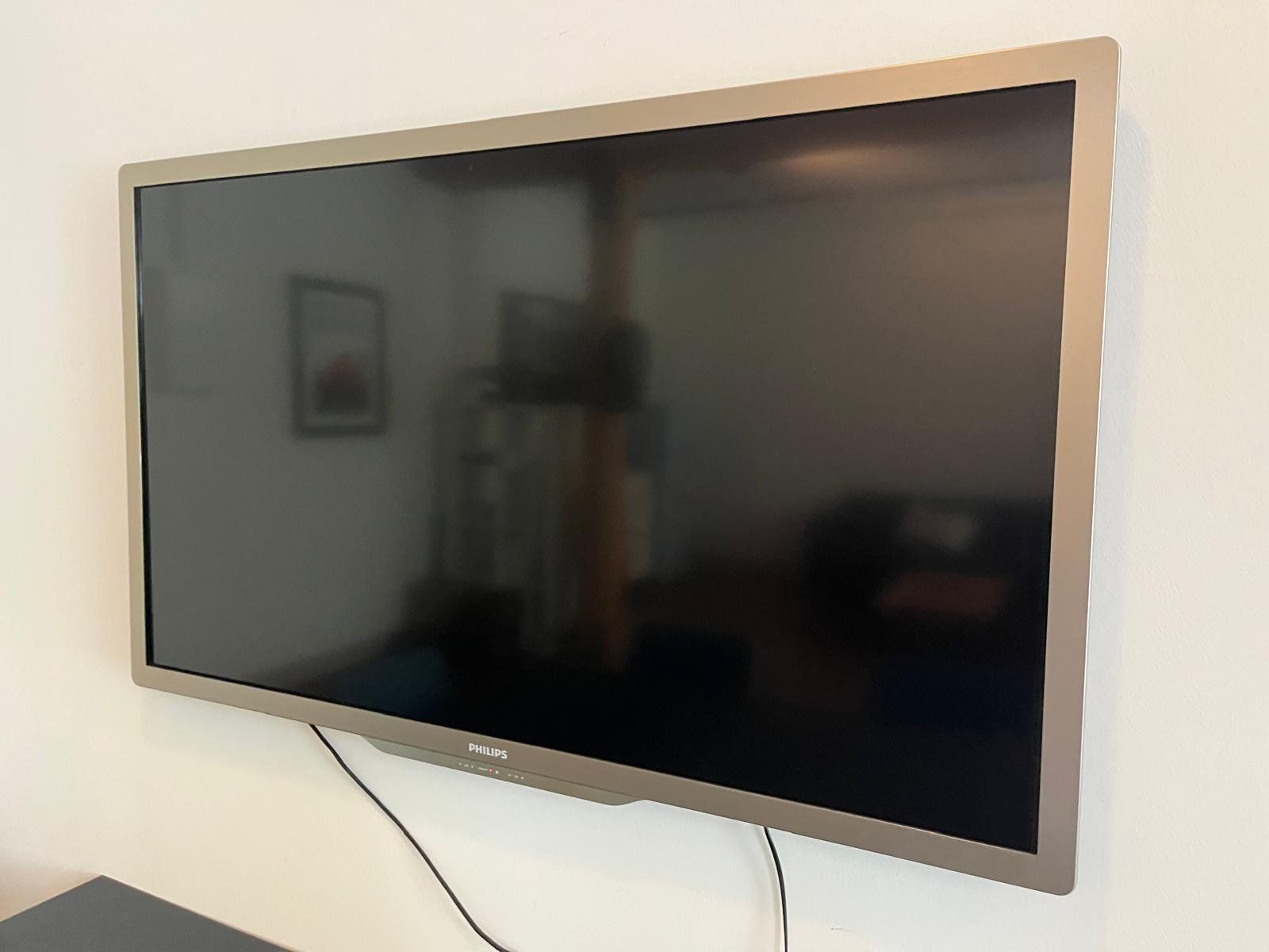Philips Televisori: Philips Ambilight Full HD TV 55PFL7606K – Usato da Aathal-Seegräben venduto da humanik_AG 1