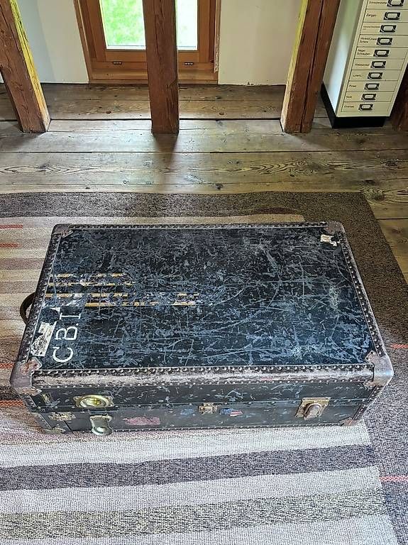 Reisekoffer: Antiker Garderobenkoffer – Gebraucht aus Winterthur von Musikmamsell 3
