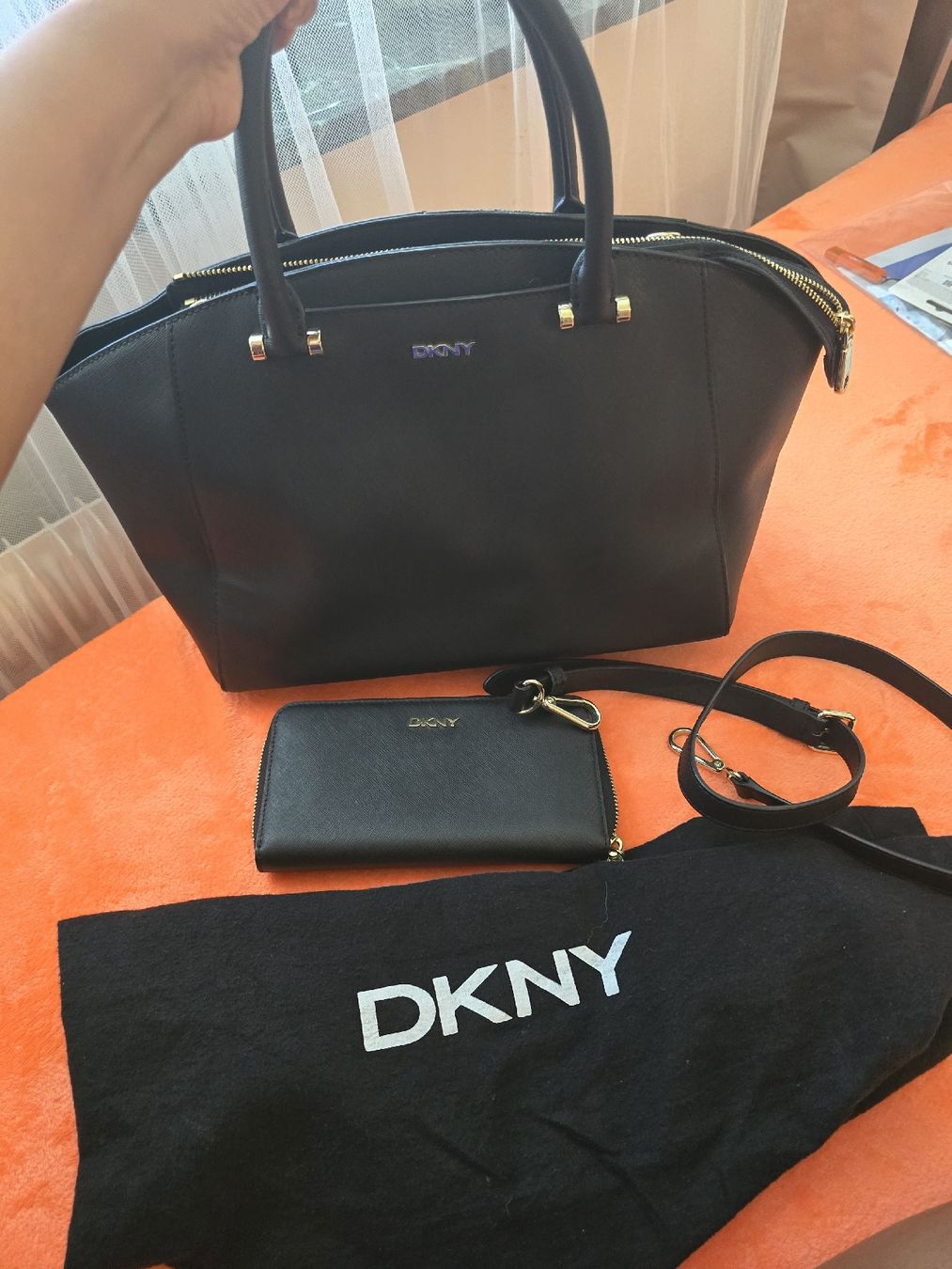 Borse da donna: DKNY Black Leather Handbag and Wallet Set, Pristine! – Usato da Landquart venduto da Pinay_ako 2