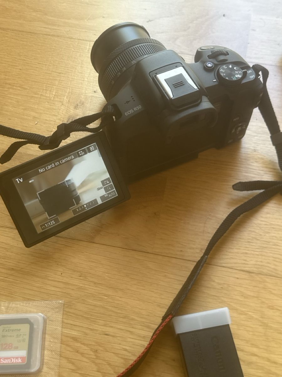 Canon Fotocamera: Canon EOS R50 camera + lens + EF-EOS R adapter + Accessoires – Usato da Zürich venduto da Miko49 2
