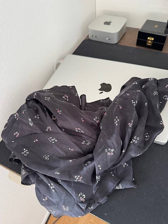 Kooples Camicette: The Kooples - Silk Flower Black Shirt – Usato da Schübelbach venduto da Rahnmont 4