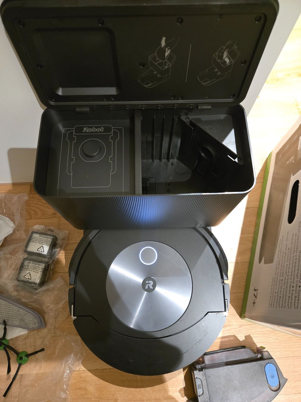 Irobot Staubsauger & Zubehör: iRobot Roomba Combo j7+ Saug-/Wischroboter mit Absaugstation – Gebraucht aus Basel von noah27 3