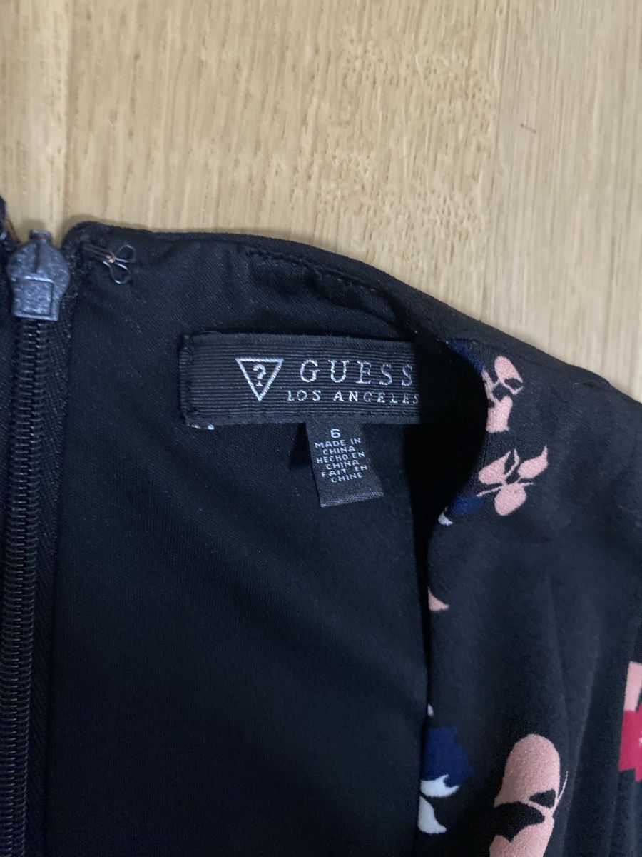 Guess Vestiti: Guess Dress black floral – Nuovo (secondo la descrizione) da Belp venduto da jan_6yvx 1