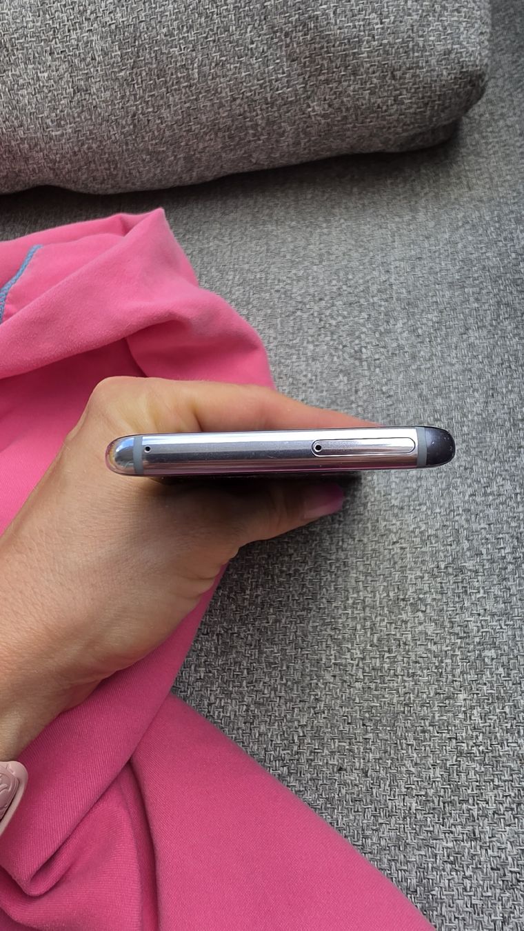 Samsung Portables: Samsung Galaxy S8, cracked screen damaged – D'occasion à Roveredo GR par JessK.Store 5