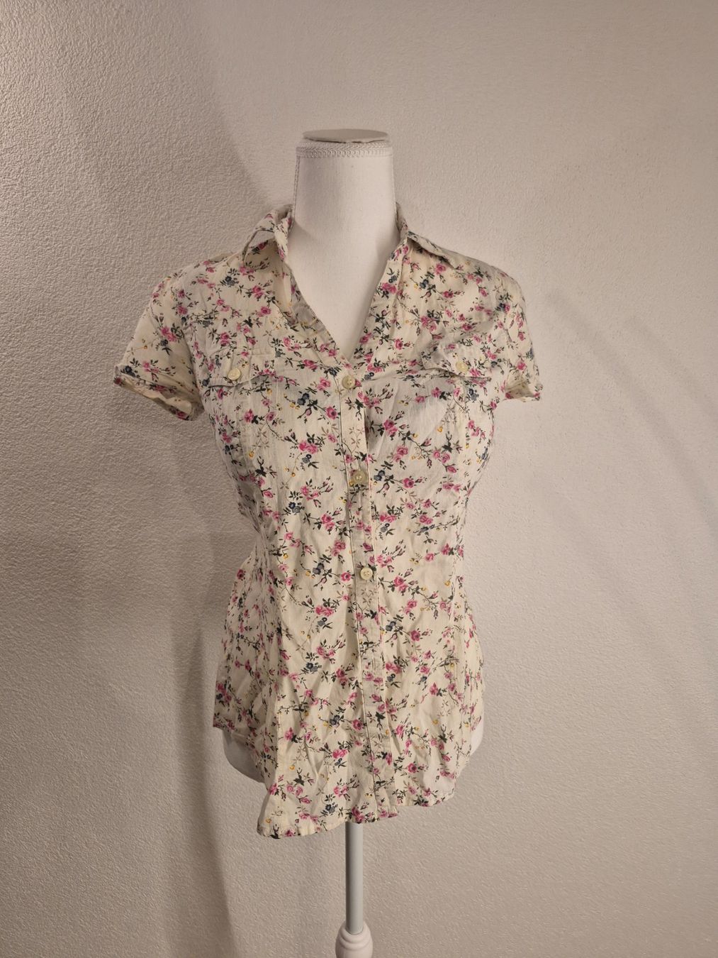 Blusen: Sommerbluse mit Blumenmuster, 100% Baumwolle, Grösse S – Gebraucht aus La Neuveville von Vestiaire_2011