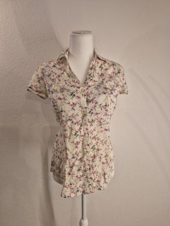 Sommerbluse mit Blumenmuster, 100% Baumwolle, Grösse S