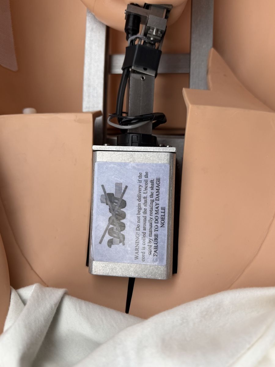 Medizinische Geräte: Gaumard NOELLE Geburtssimulator mit Baby – Gebraucht aus Mühleberg von Shindy14 4