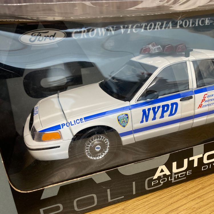 POLICE NYPD USA AUTOART POLICE DIVISION 1:18 | Kaufen auf Ricardo