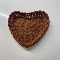Herzige Vintage Korb Schale in Herzform, Ø 20cm, Braun