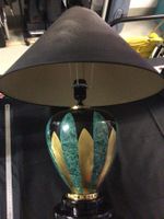 Elegante lampada da tavolo design unico, stile moderno