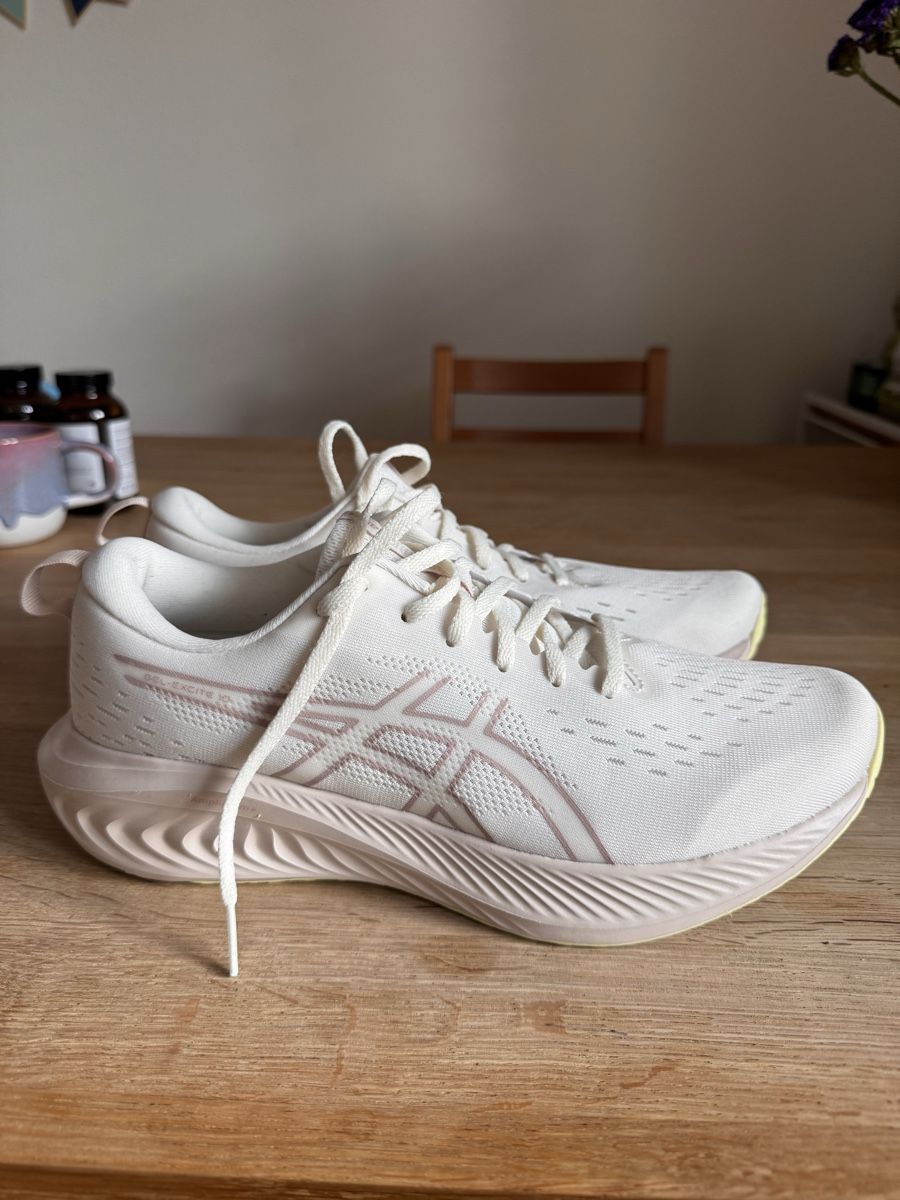 Asics Damenschuhe: Asics Ortholite Laufschuh 43.5 neu – Neu (gemäss Beschreibung) aus Adliswil von Vina