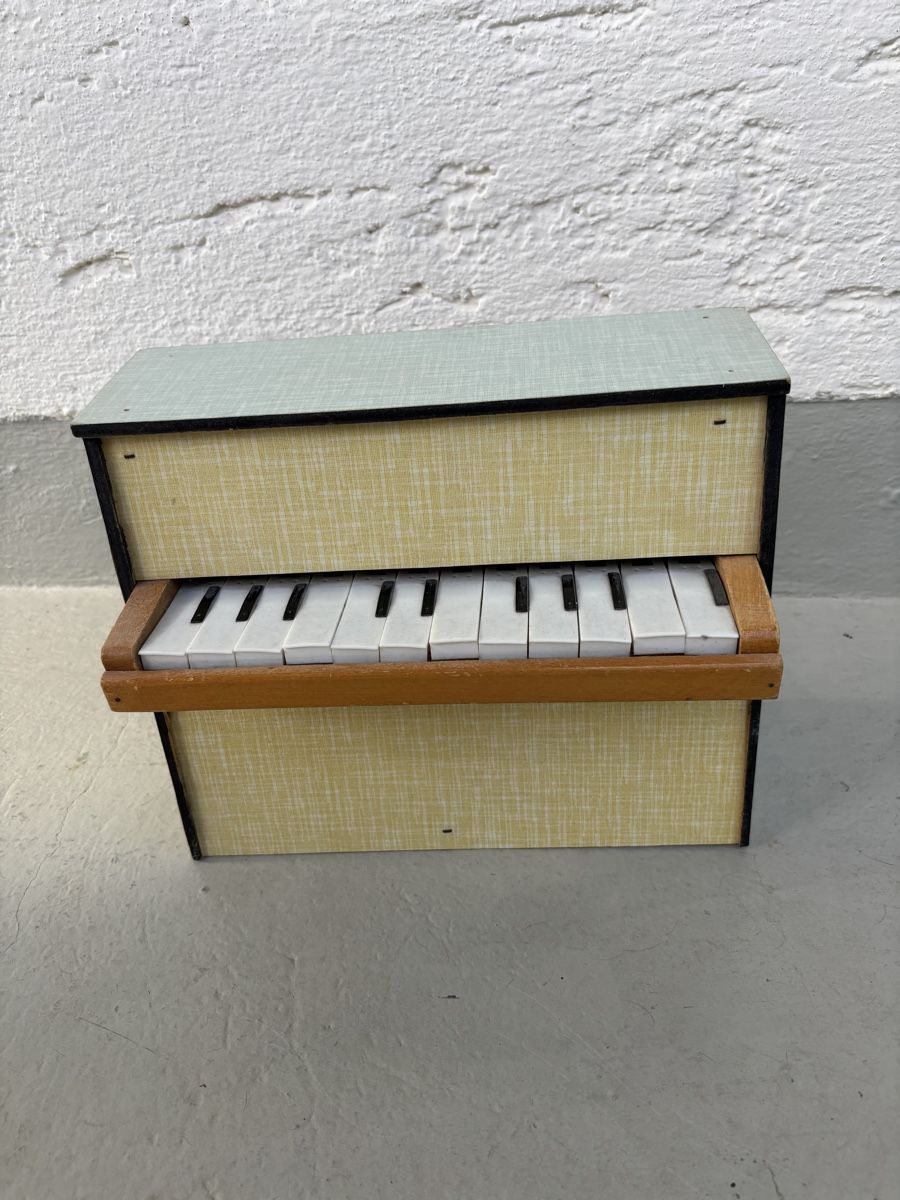 Spielzeuge: Mini Piano – Gebraucht aus Thun von Kerolein