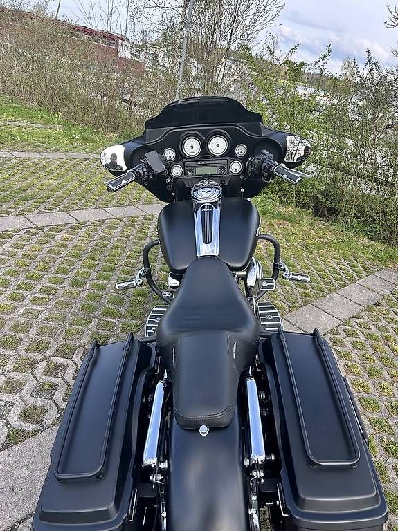 Harley-Davidson Touring: Harley-Davidson FLHXI Street Glide – Usato da Sempach venduto da ser_fz7b 4
