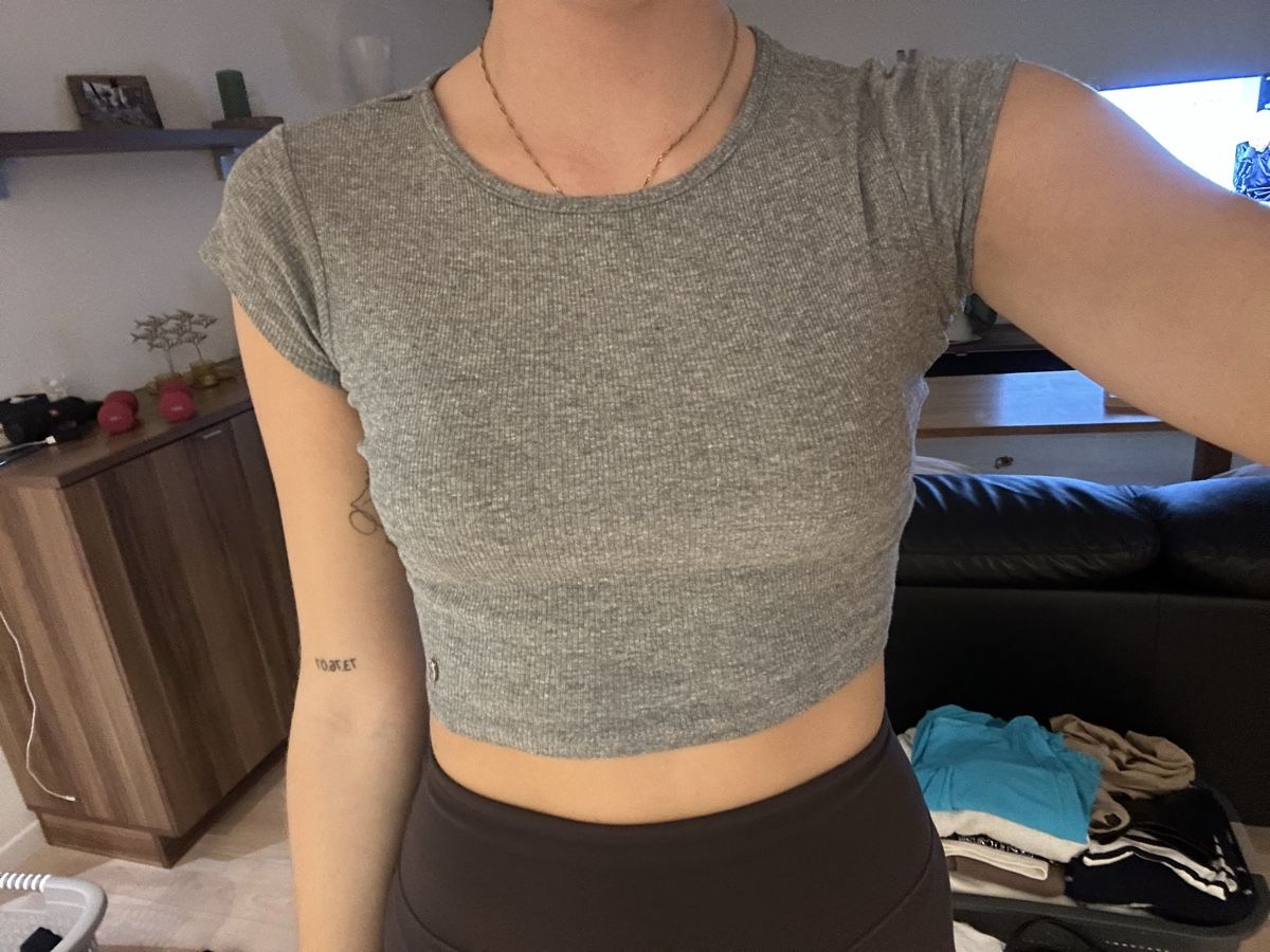 Top: graues Croptop – Usato da Grafstal venduto da jes_t6s7