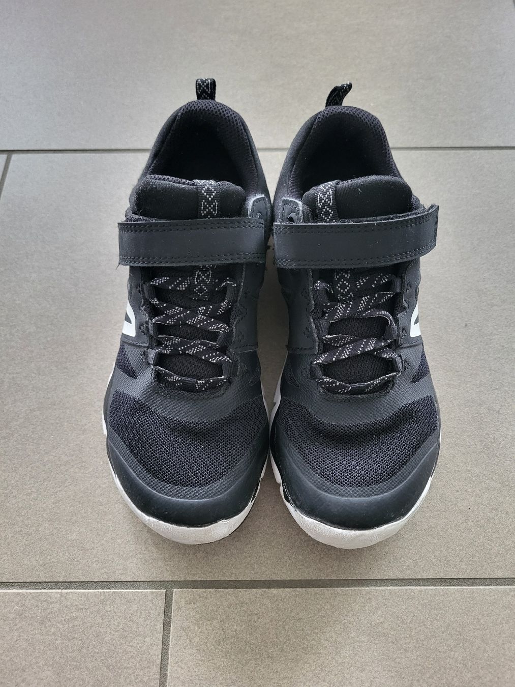 Decathlon Scarpe per ragazzi: Turnschuhe newfeel Gr.35 – Usato da Zollbrück venduto da Huki1 2