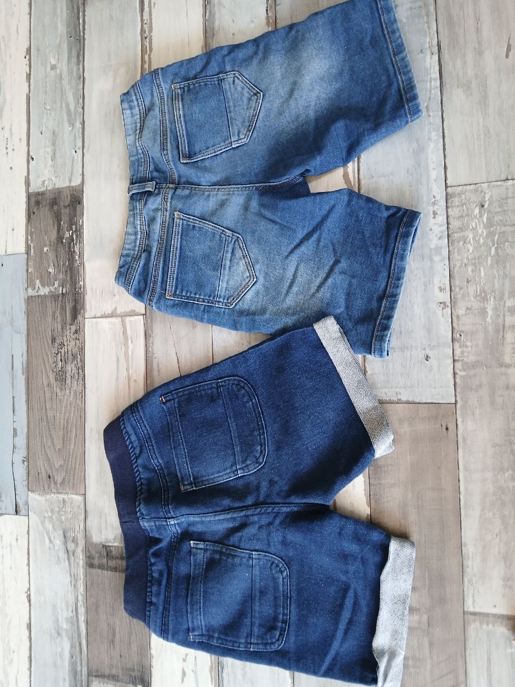 Lotti & Set di vestiti: 128 schöne weiche Sommershorts – Usato da Sevelen venduto da boutiquenounou 1