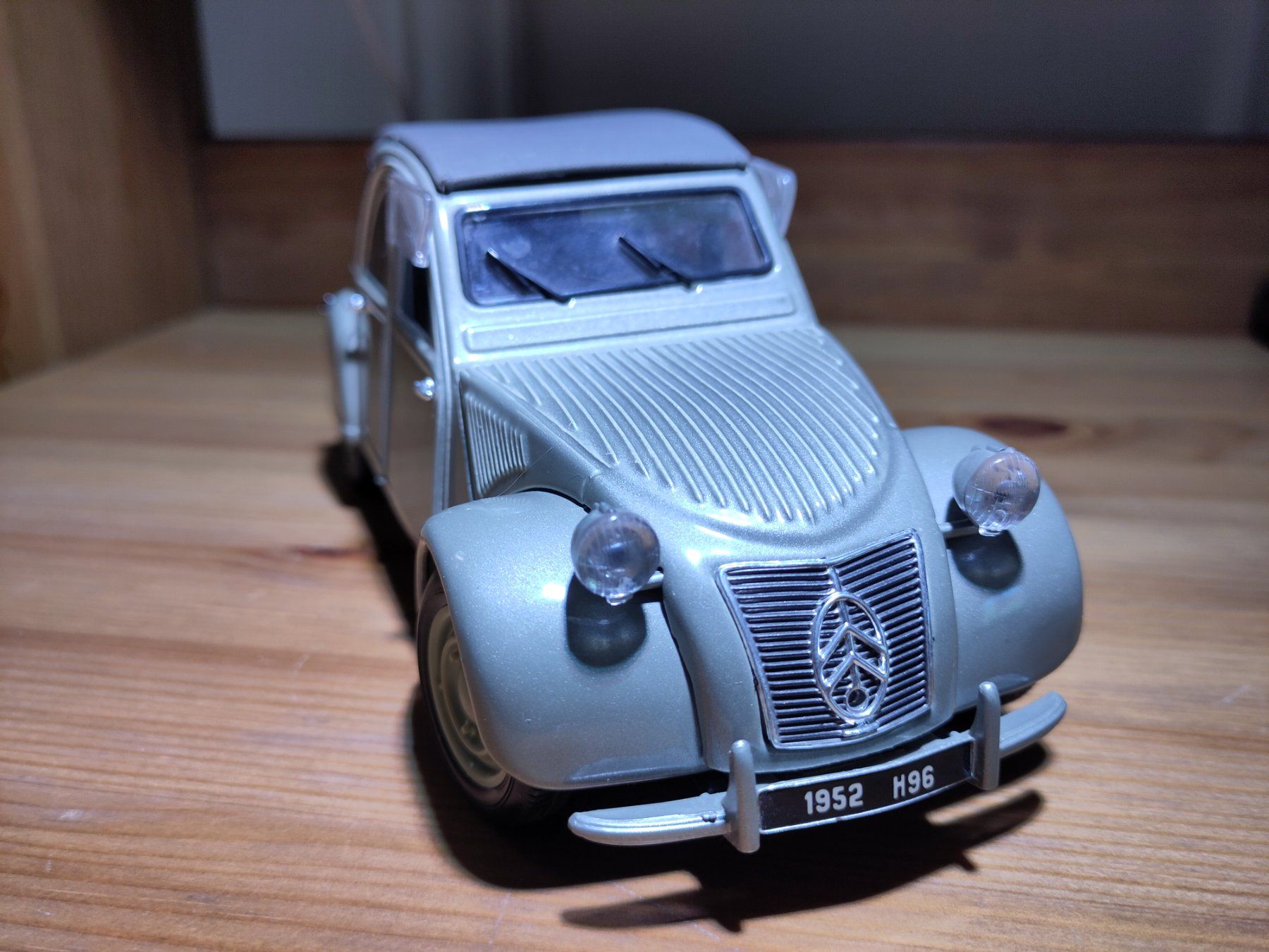 Maisto Modellini d'auto: Modellauto maisto 1/18 Citroen 2CV – Usato da Bülach venduto da Tiefschlaflos