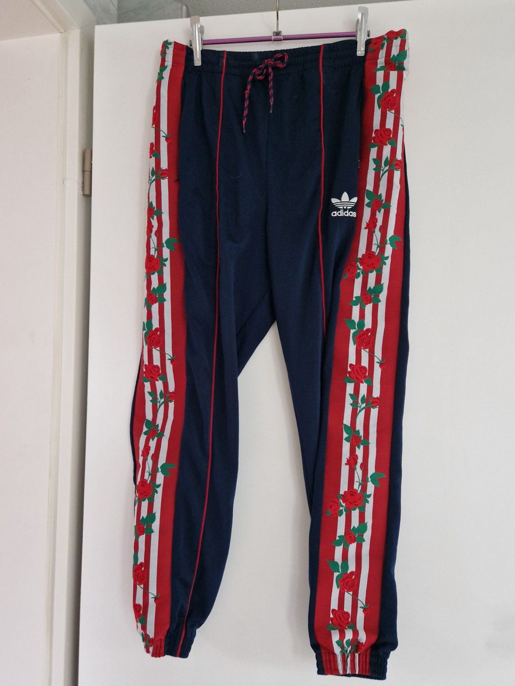 Adidas Jacken: Adidas Trainer – Gebraucht aus Biel-Benken BL von Ina92 1