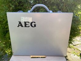schöner AEG Metallkoffer / Werkzeugkoffer