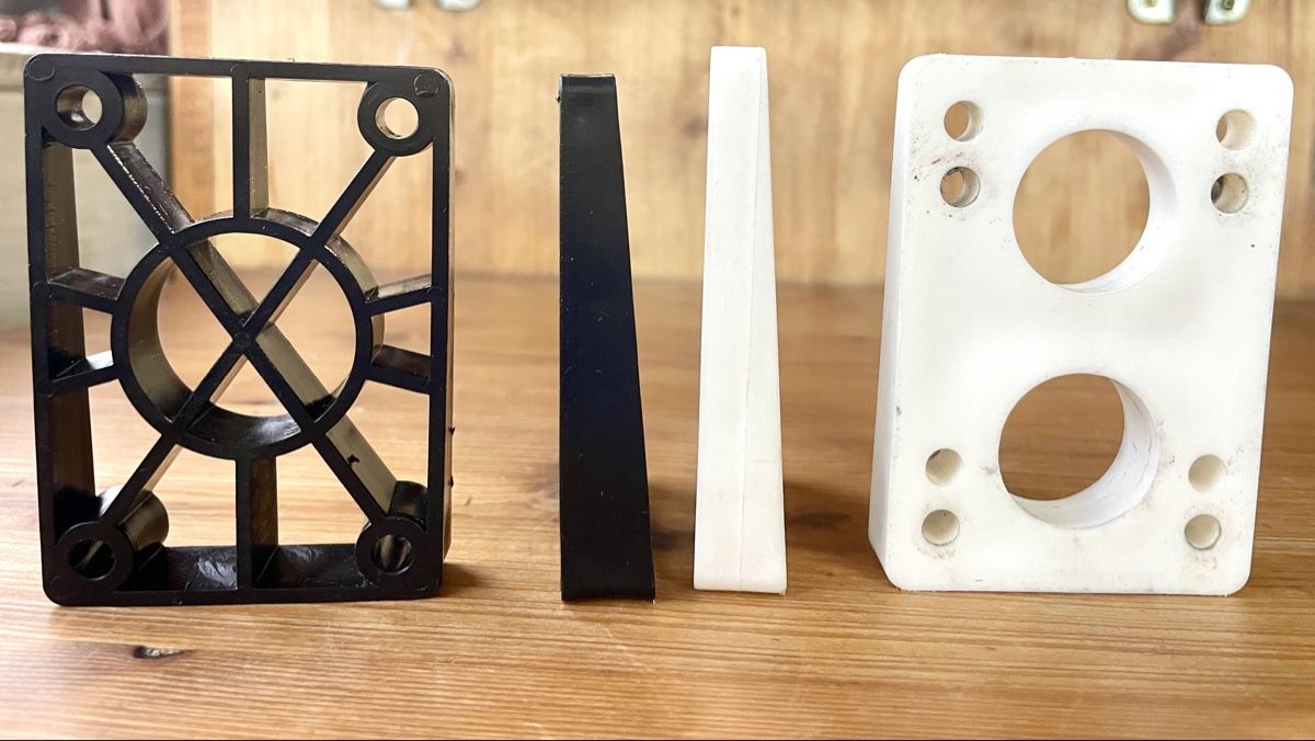 Skateboards: Skate Riser pads inclinés 4° – Usato da Romanel-s-Lausanne venduto da Maina5