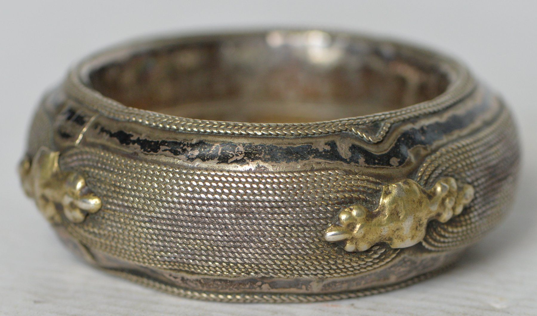 Bracciali & Braccialetti: Ancien bracelet en métal – Usato da Neuchâtel venduto da Neuchatel 1