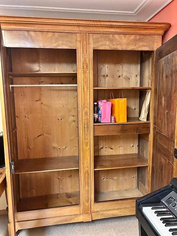 : Armoire ancienne en bois massif – Usato da Monthey venduto da RAHAAON