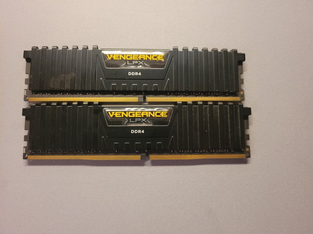 Corsair Vengeance LPX 16 Go (2x8) DDR4-3000 CL16 - RAM PC Noir - Neuve