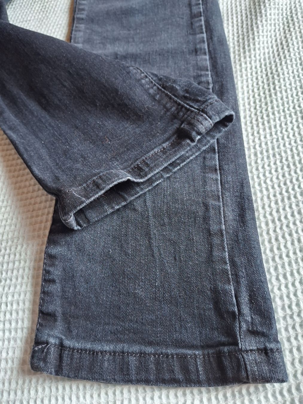 C&A Jeans: Pantalon jeans noir taille 36 marque C&A – Usato da Villiers venduto da san_jn5w 1