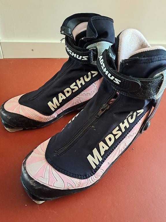 Madshus Scarpe da donna: Skating Langlaufschuhe Gr.39.5 – Usato da Landquart venduto da brax90