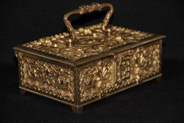 Ancien coffret à bijoux en bronze .
