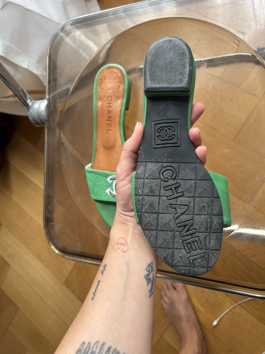 Chanel Scarpe da donna: Chanel slides – Usato da basel venduto da wastedworld 5