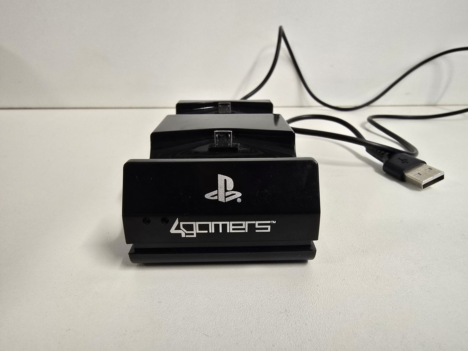 Adattatori & Cavi: 4Gamers Charge+ Twin Charging Dock – Usato da Tuggen venduto da Santasbag