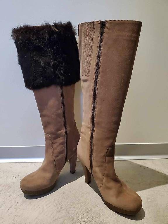 Scarpe da donna: Bottes en daim – Usato da Bernex venduto da Sooeg_01 1