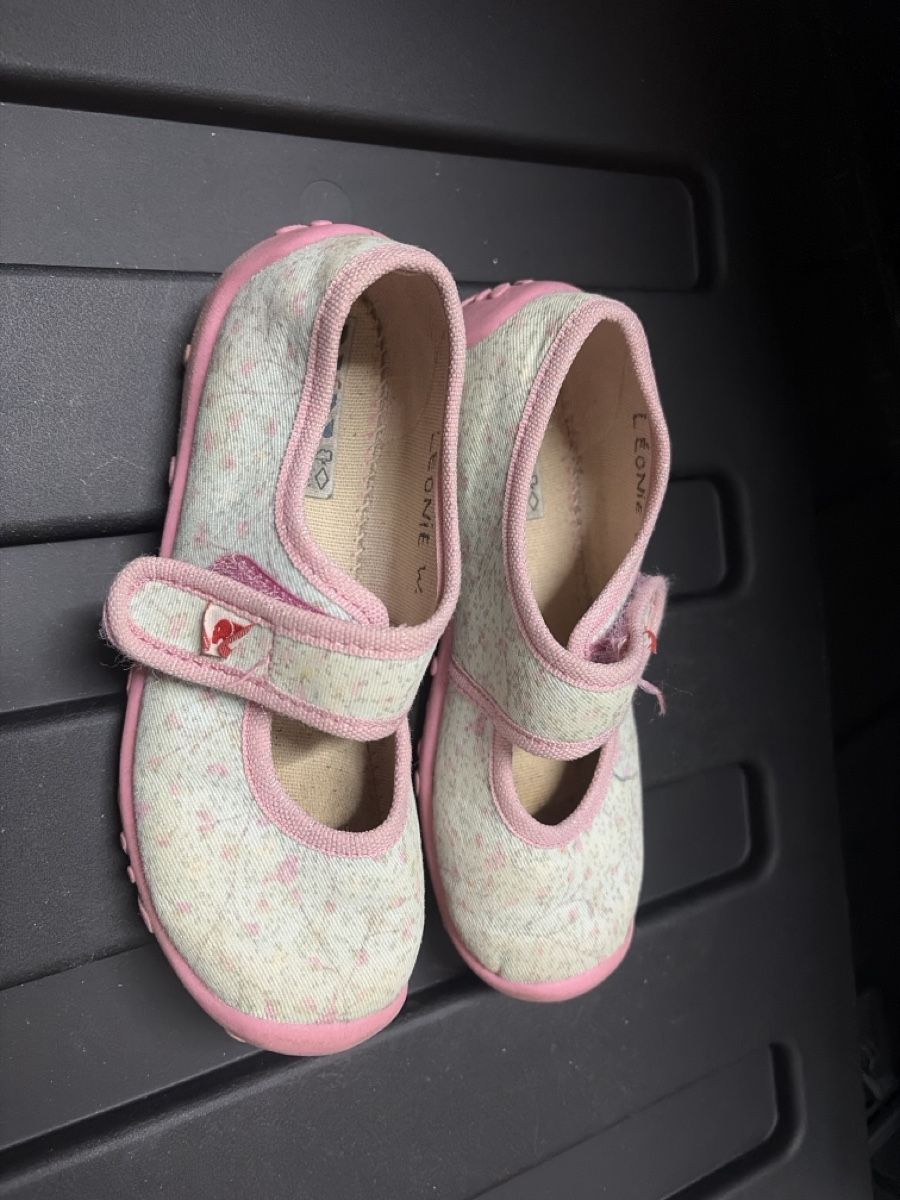 Scarpe per ragazze: Mädchenfinken, Elefanten, Grösse 28 – Usato da Granges-Paccot venduto da Fwaeber
