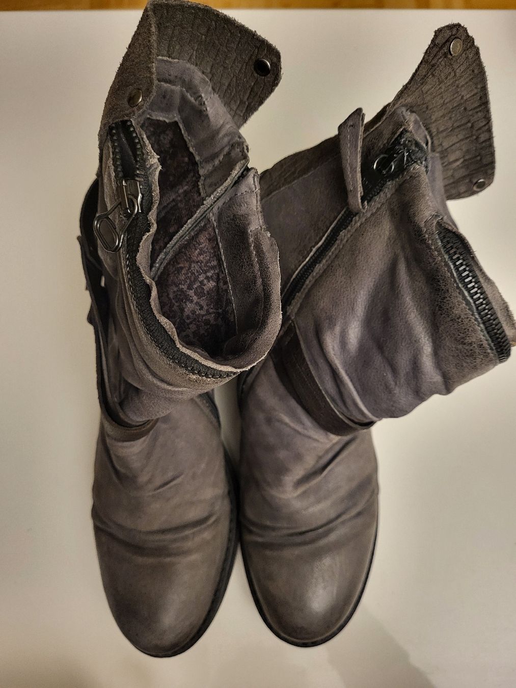 Globus Scarpe da donna: Lederstiefel von Globus, Gr. 39 – Usato da Nidau venduto da Maltesers71 2