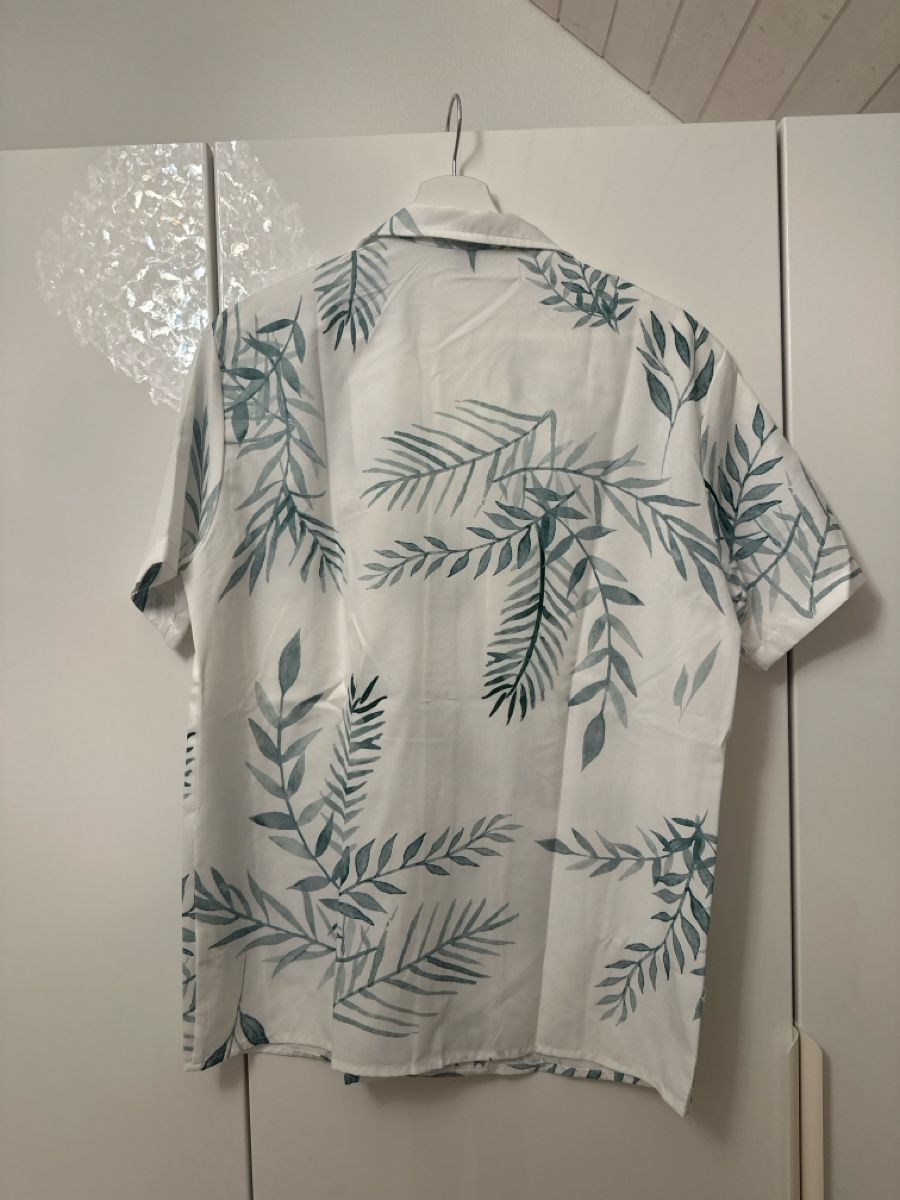 Camicie: Herren Hemd weiss mit Blattmuster Grösse S neu – Nuovo (secondo la descrizione) da Merenschwand venduto da R-R-R 2