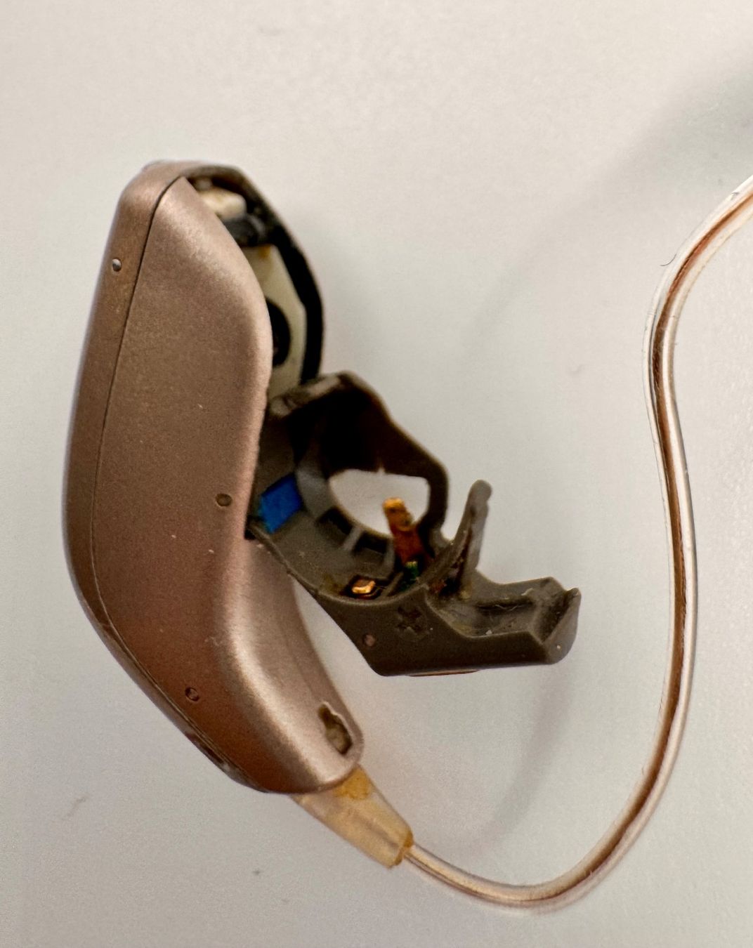 Oticon Attrezzature mediche: Oticon OPN3 RC Hörgerät Links – Usato da Hermetschwil-Staffeln venduto da Sigmund57 6