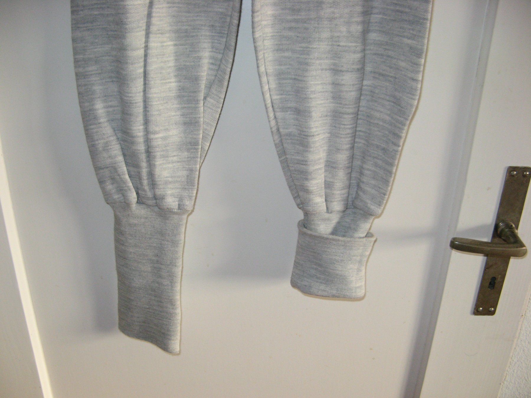 Pantaloni: Trainerhose grau Gr. 40 – Usato da Zürich venduto da apil 1