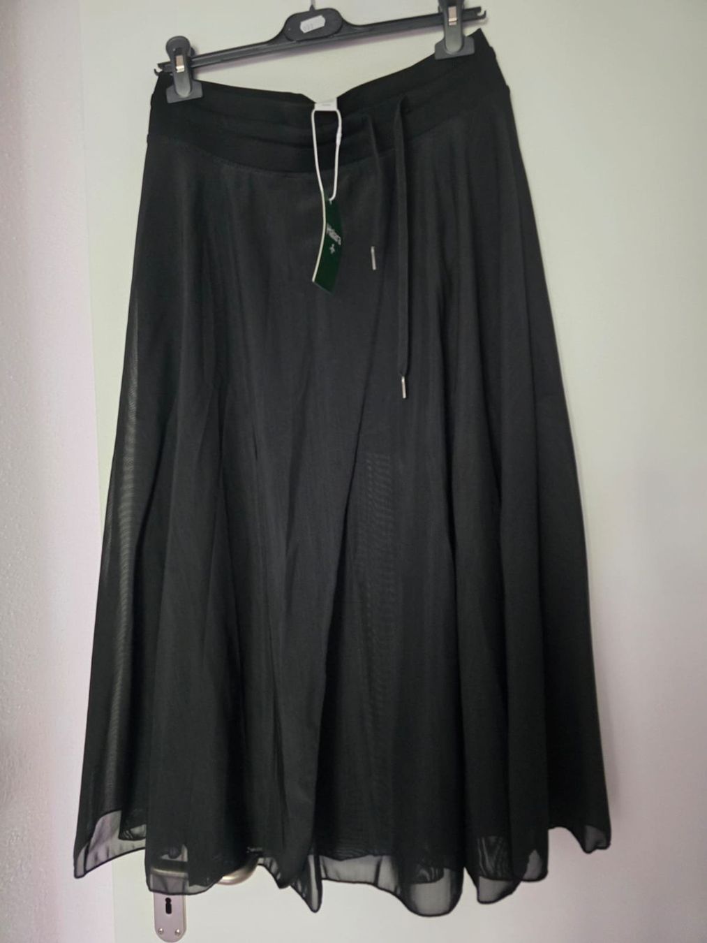 Gonne: Halara Freizeitrock mit integrierter Hose, Neu – Nuovo (secondo la descrizione) da Winterthur venduto da Winnia
